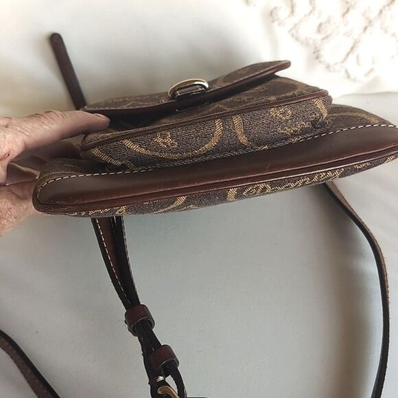 Dooney & Bourke Brown And Gold Signature Patterned Compact Crossbody Bag 🤎 - Picture 4 of 16